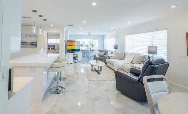 1900 BENJAMIN FRANKLIN DRIVE V11, Sarasota, FL 34236
