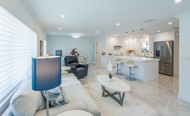 1900 BENJAMIN FRANKLIN DRIVE V11, Sarasota, FL 34236