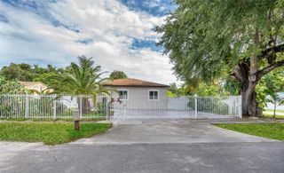 1507 NW 100th St, Miami, FL 33147