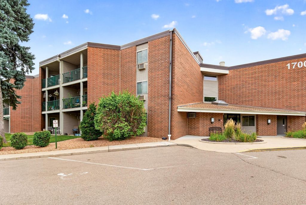 1700 Four Oaks Road 159, Eagan, MN 55121 — exterior