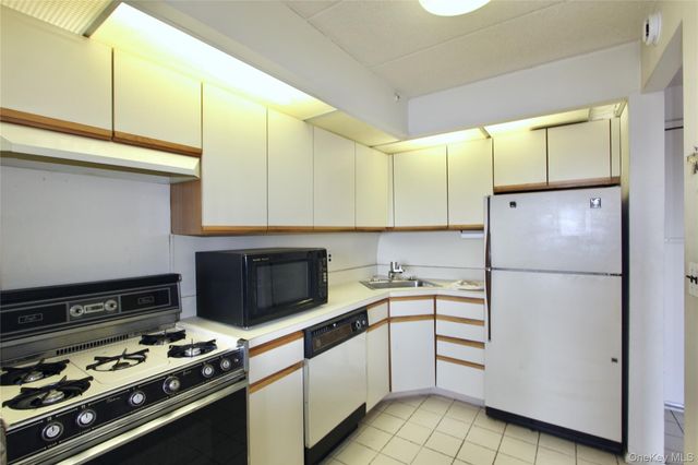 3520 147th Street 11E, Flushing, NY 11354