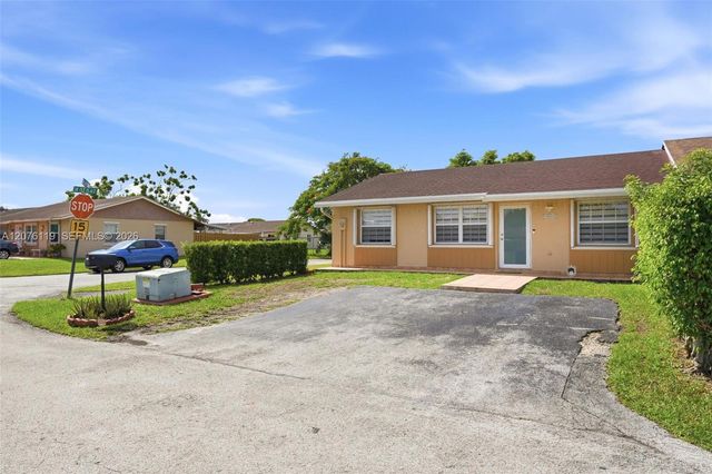 15378 SW 69th Lane, Miami, FL 33193
