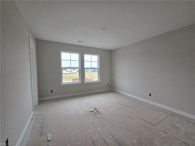 204 Arbormoor LN, Moyock, NC 27958