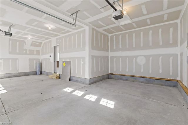 204 Arbormoor LN, Moyock, NC 27958