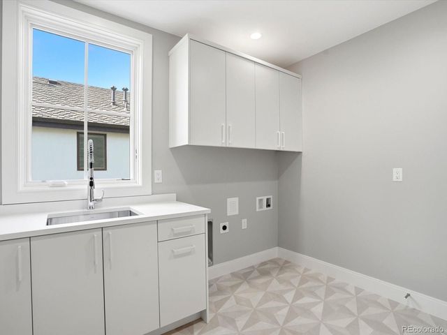 3330 E 4th Avenue, Denver, CO 80206