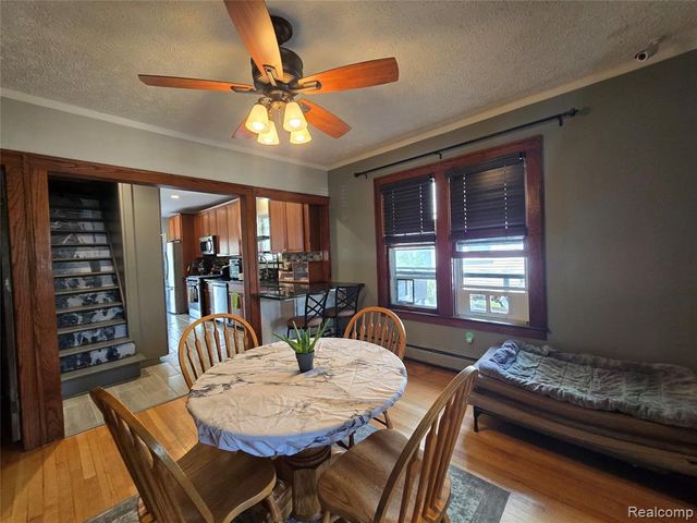 22911 Maple Avenue, Farmington, MI 48336