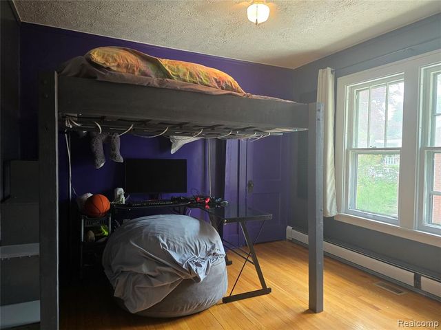 22911 Maple Avenue, Farmington, MI 48336