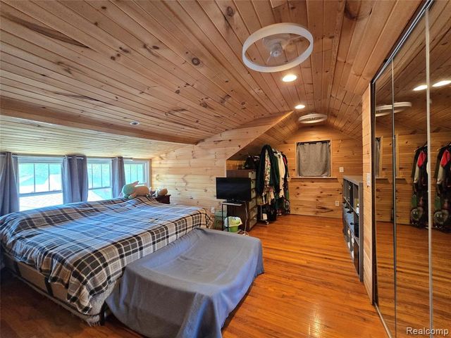 22911 Maple Avenue, Farmington, MI 48336