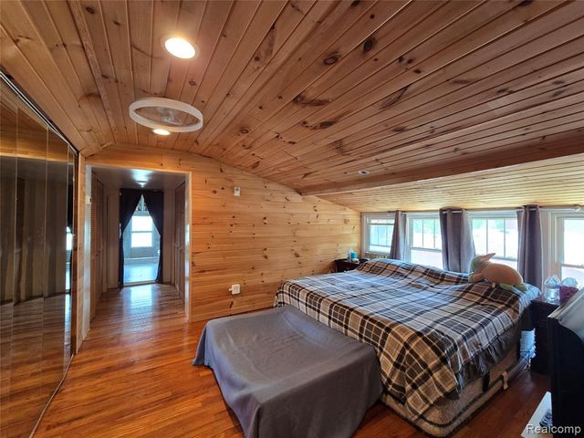 22911 Maple Avenue, Farmington, MI 48336