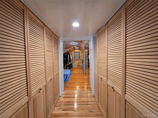 22911 Maple Avenue, Farmington, MI 48336