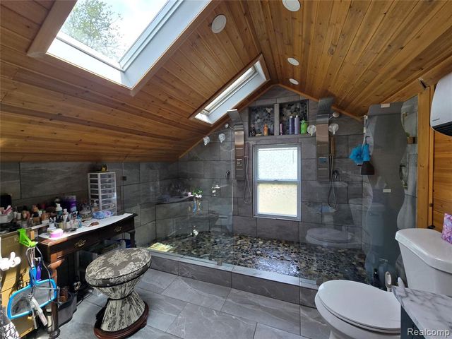 22911 Maple Avenue, Farmington, MI 48336