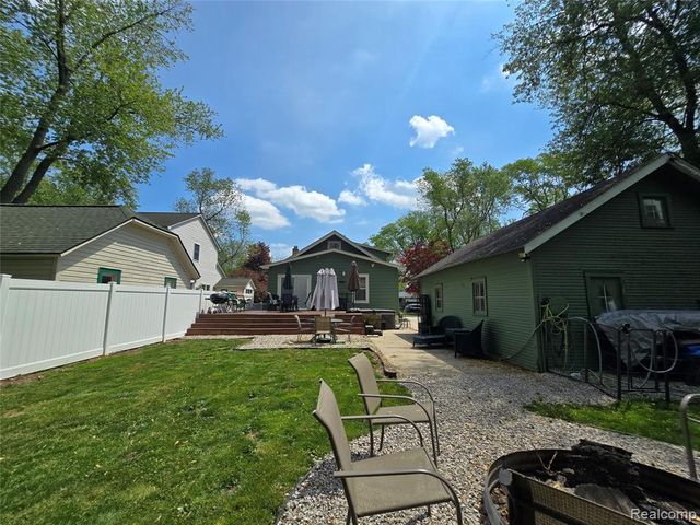 22911 Maple Avenue, Farmington, MI 48336