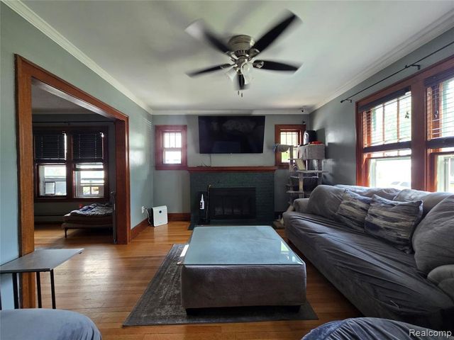 22911 Maple Avenue, Farmington, MI 48336