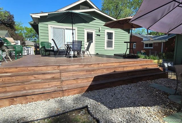 22911 Maple Avenue, Farmington, MI 48336
