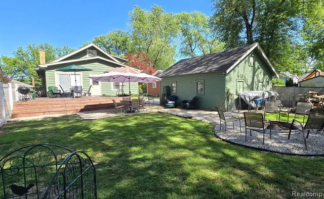22911 Maple Avenue, Farmington, MI 48336