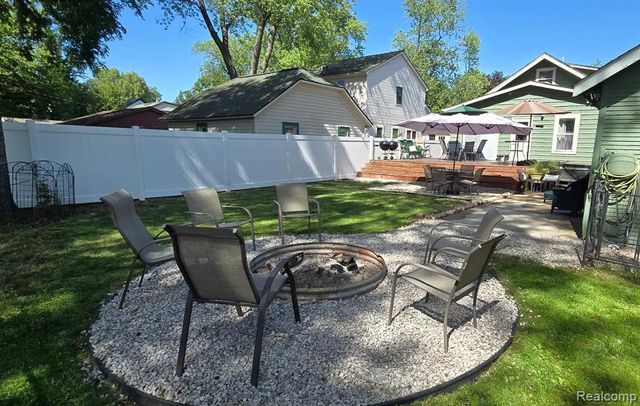 22911 Maple Avenue, Farmington, MI 48336