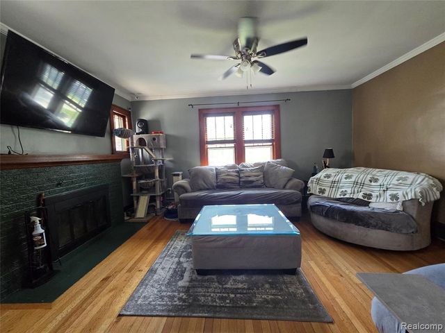 22911 Maple Avenue, Farmington, MI 48336