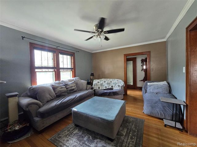 22911 Maple Avenue, Farmington, MI 48336