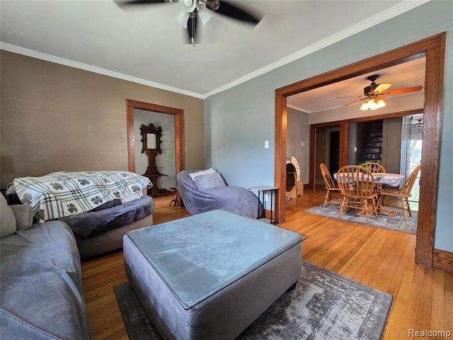 22911 Maple Avenue, Farmington, MI 48336