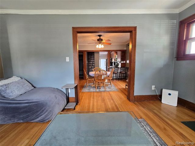 22911 Maple Avenue, Farmington, MI 48336