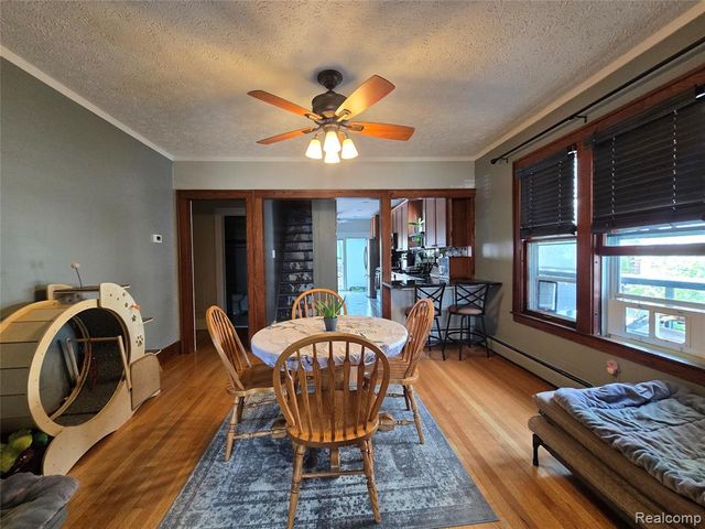 22911 Maple Avenue, Farmington, MI 48336