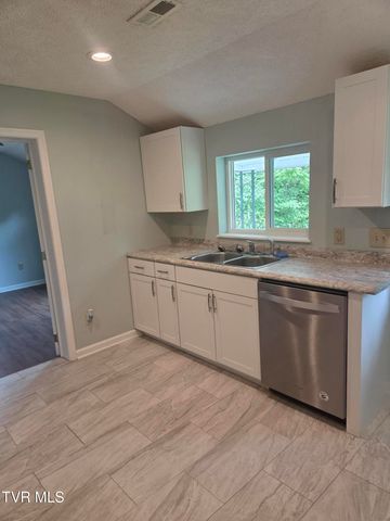 623 East 6th Avenue, Big Stone Gap, VA 24219