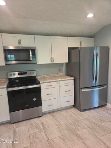 623 East 6th Avenue, Big Stone Gap, VA 24219