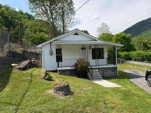 623 East 6th Avenue, Big Stone Gap, VA 24219