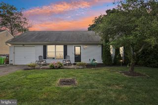 105 WINDWARD DR, Barnegat, NJ 08005