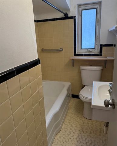 244 Frankfort Ave 1, West View, PA 15229