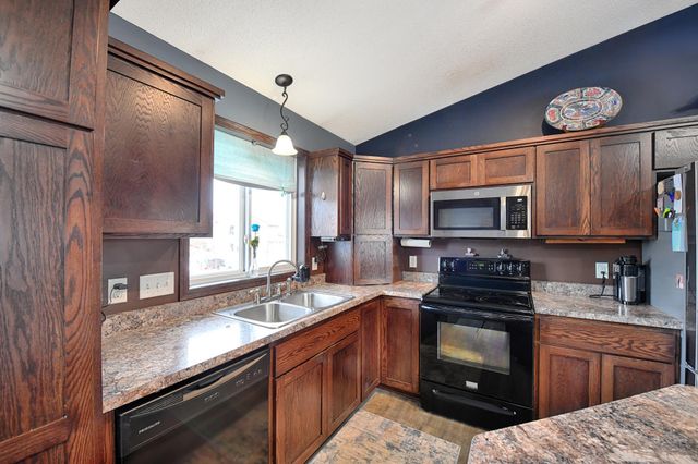 122 Dogwood Street NE, Lonsdale, MN 55046