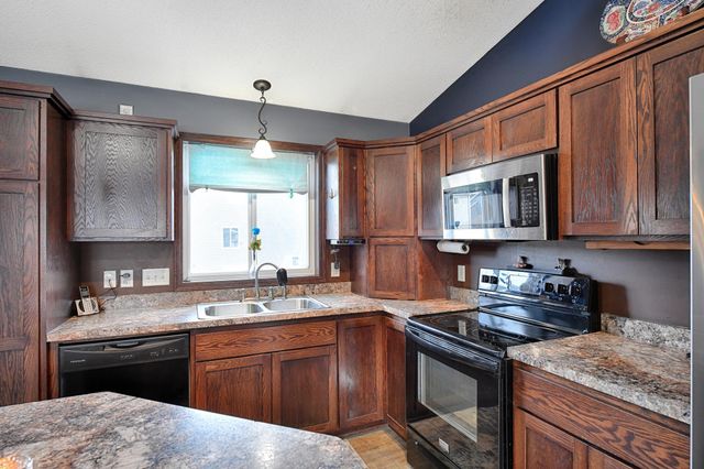 122 Dogwood Street NE, Lonsdale, MN 55046