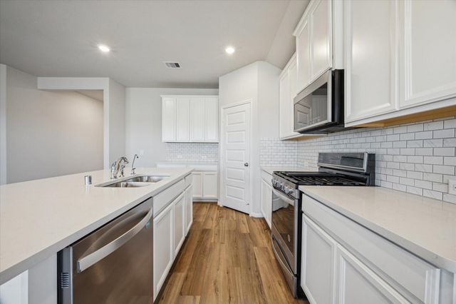 10008 Deussen Lane, Texas City, TX 77591