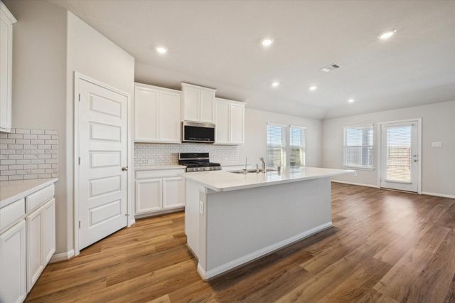 10008 Deussen Lane, Texas City, TX 77591