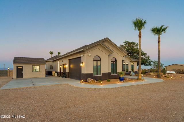 1966 N Tahoe Pass, Huachuca City, AZ 85616