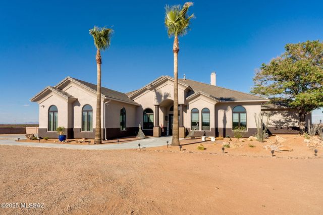 1966 N Tahoe Pass, Huachuca City, AZ 85616