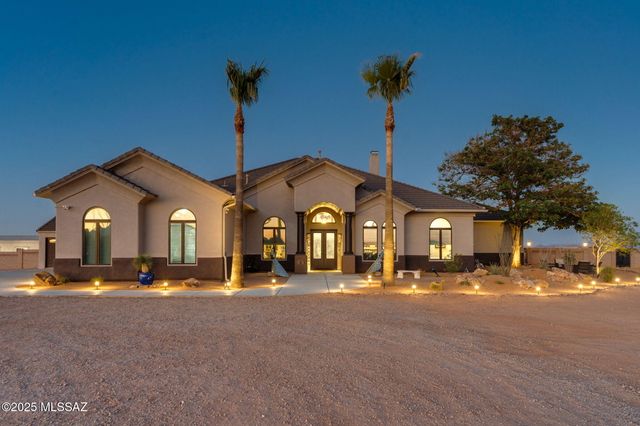 1966 N Tahoe Pass, Huachuca City, AZ 85616