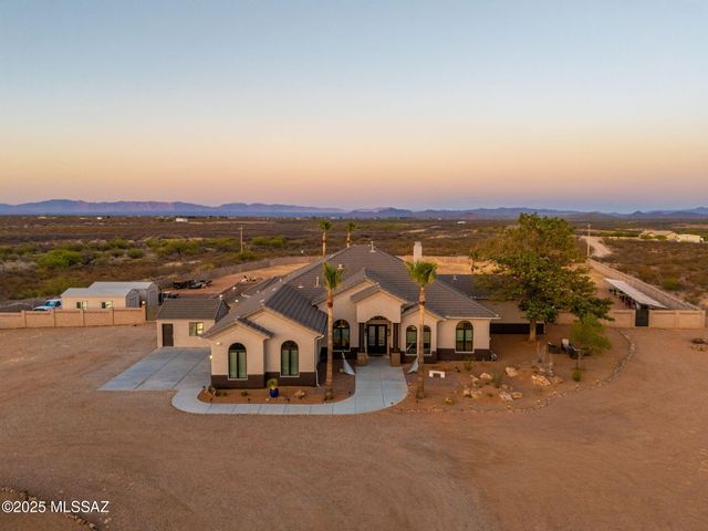 1966 N Tahoe Pass, Huachuca City, AZ 85616