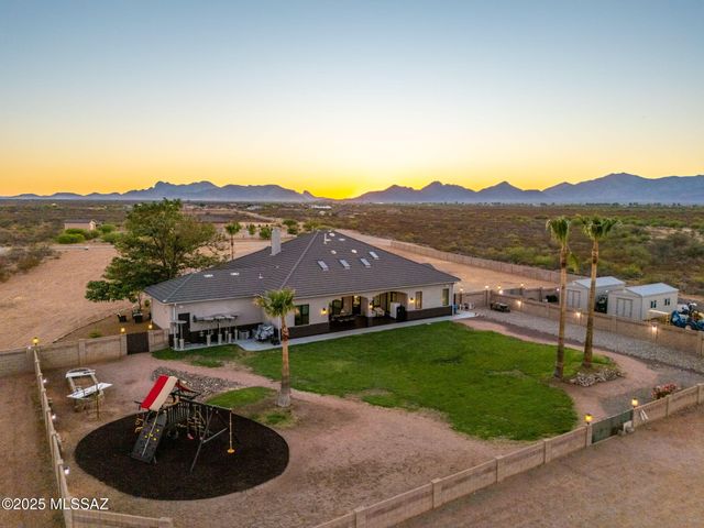 1966 N Tahoe Pass, Huachuca City, AZ 85616