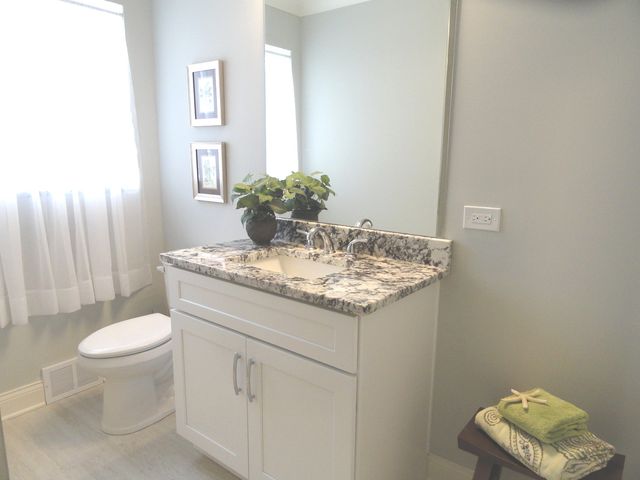 3136 Cuyler Avenue, Berwyn, IL 60402