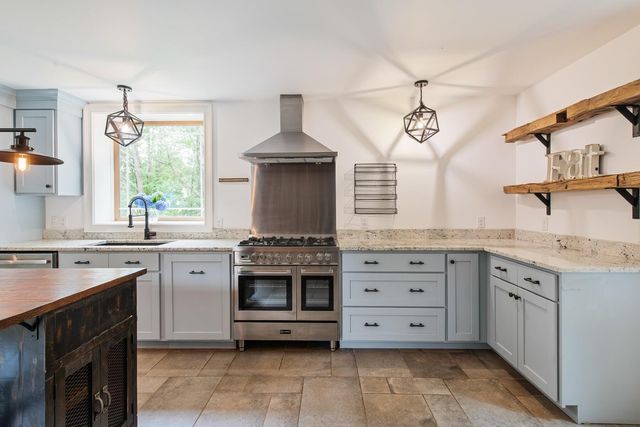 1276 County Road, Cataumet, MA 02534