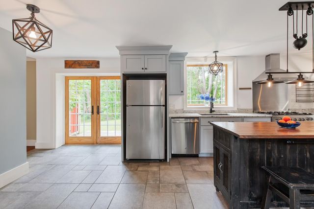 1276 County Road, Cataumet, MA 02534