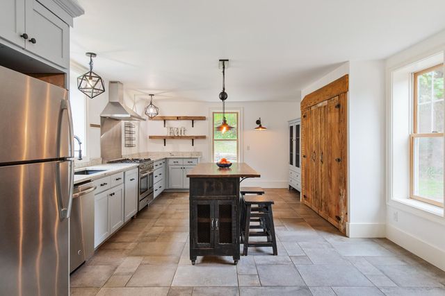 1276 County Road, Cataumet, MA 02534