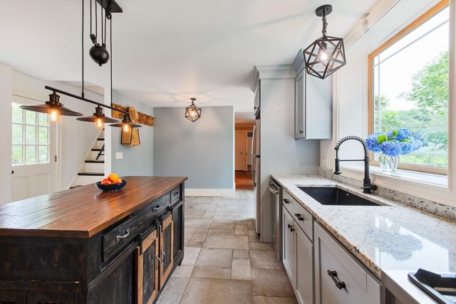 1276 County Road, Cataumet, MA 02534