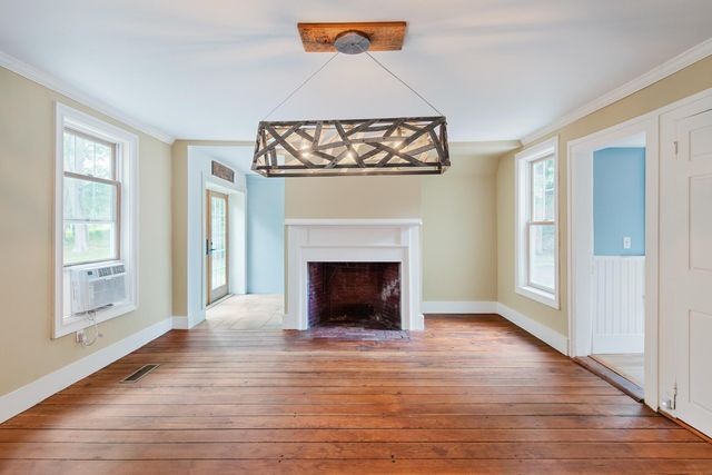 1276 County Road, Cataumet, MA 02534