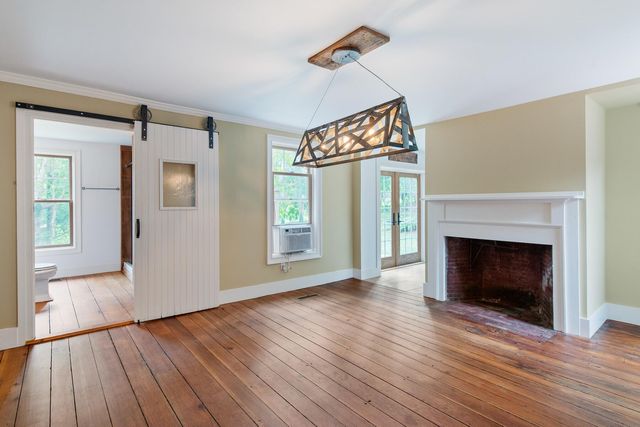 1276 County Road, Cataumet, MA 02534