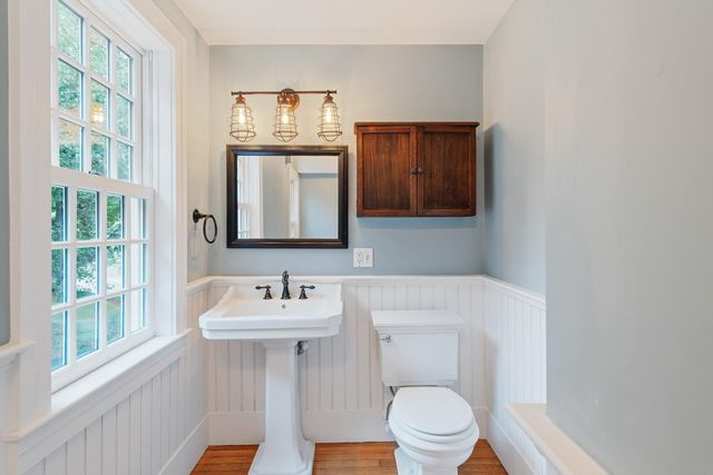 1276 County Road, Cataumet, MA 02534