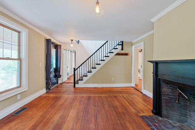 1276 County Road, Cataumet, MA 02534
