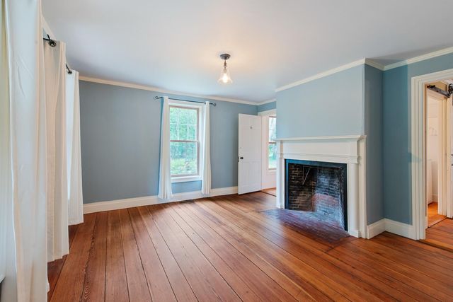 1276 County Road, Cataumet, MA 02534