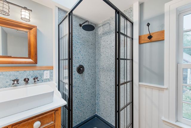 1276 County Road, Cataumet, MA 02534